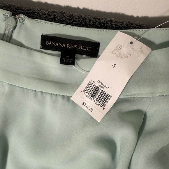 Banana Republic Asymmetrical Light Green Skirt- Size 4 NWT - Picture 3 of 3